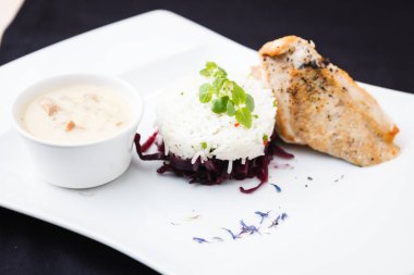 pilavlı tavuk göğsü