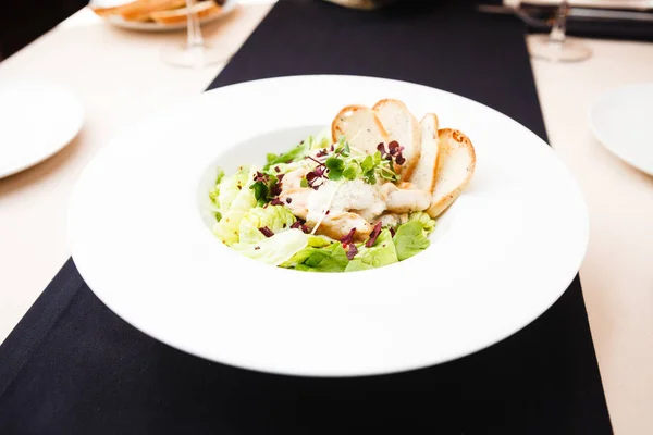 Salada clássica de césar — Fotografia de Stock