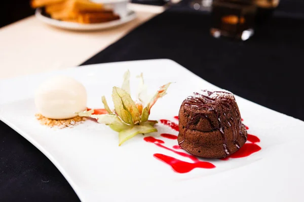 Chocolate fondant with ice cream — Stock Photo, Image