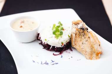 pilavlı tavuk göğsü