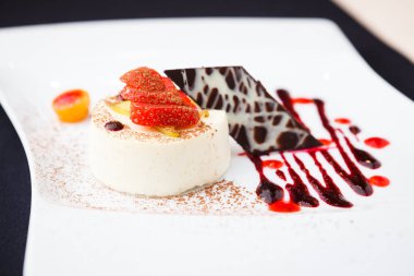 Panna cotta tatlı