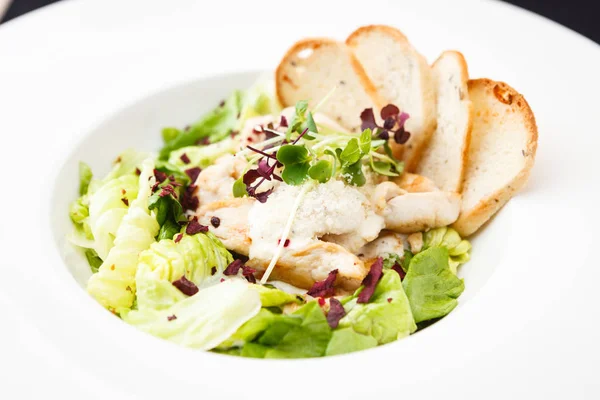 Classic Caesar salad — Stock Photo, Image