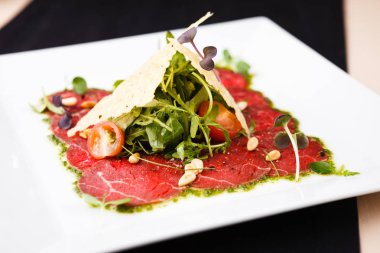 Dana carpaccio salata