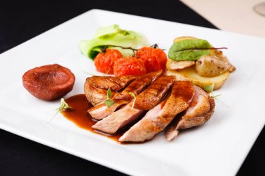 armut ile kızarmış ördek