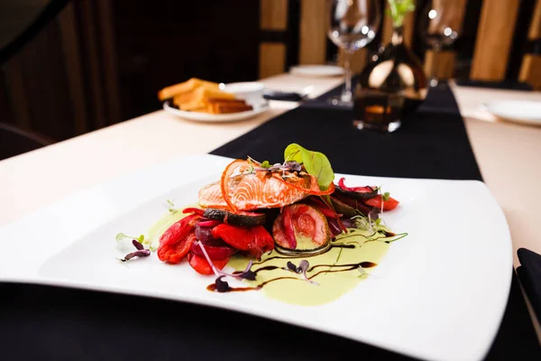 Smoked trout with vegetables — Stock Photo, Image