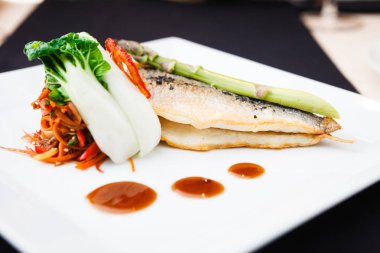 Sebzeli çipura balık