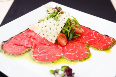 Dana carpaccio salata