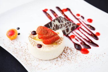 Panna cotta tatlı