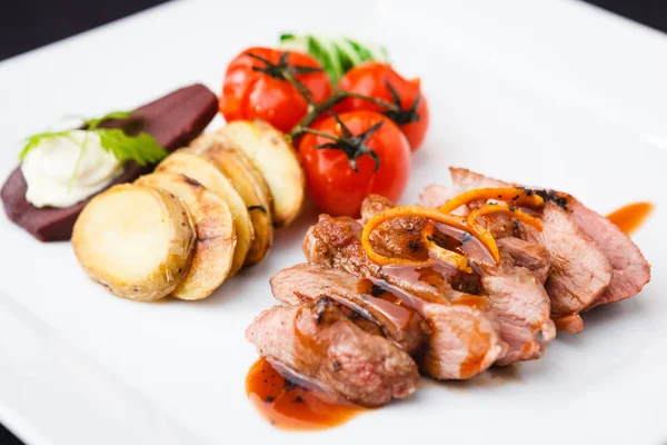 armut ile kızarmış ördek