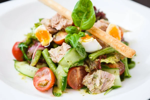 Salad nicoise with tuna — Stock Photo, Image