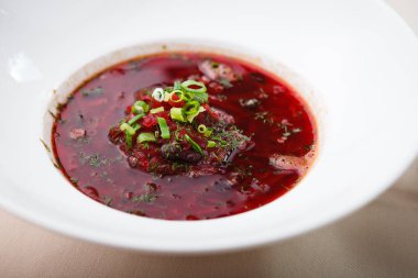 Pancar çorbası et ile