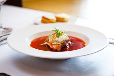 Tavuk ile pancar çorbası