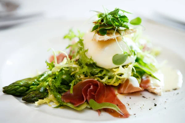 Mozzarella peyniri, taze salata