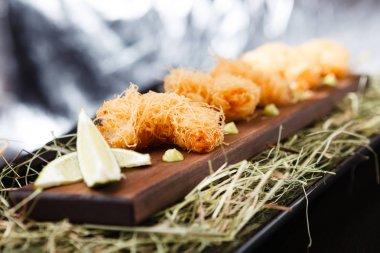 Karidesli spring rolls