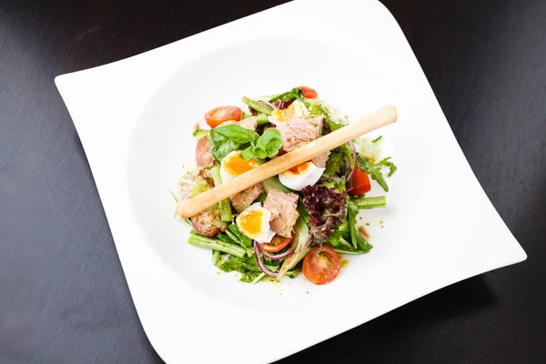 Salad nicoise with tuna — Stock Photo, Image