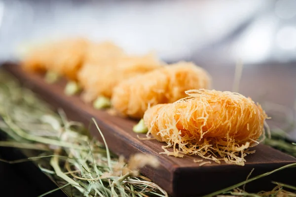 Весенние роллы с креветками — стоковое фото