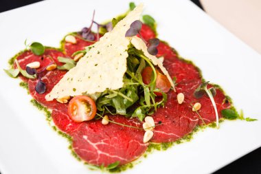 Dana carpaccio salata