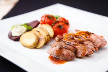 armut ile kızarmış ördek