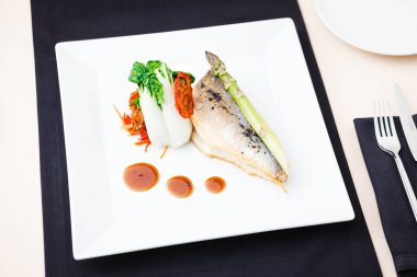 Sebzeli çipura balık