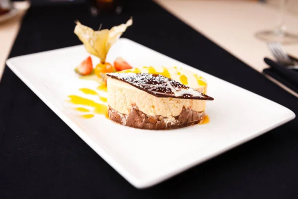 Sea buckthorn cheesecake — Stock Photo, Image