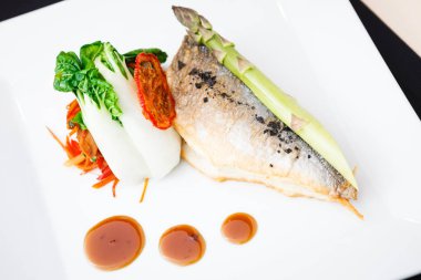 Sebzeli çipura balık