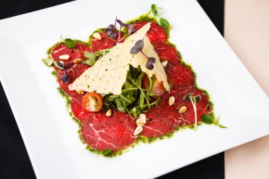 Dana carpaccio salata