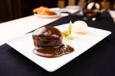 Dattels ile yapışkan şekerleme