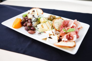 Şaraplar için aperatifler seçimi