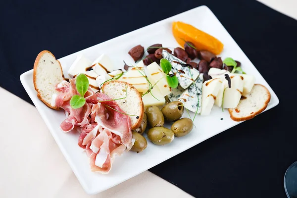 Şaraplar için aperatifler seçimi