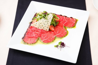 Dana carpaccio salata