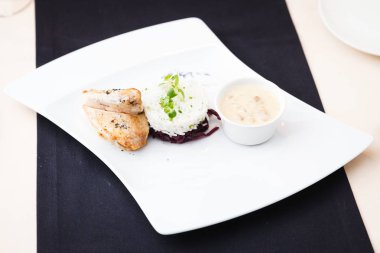 pilavlı tavuk göğsü