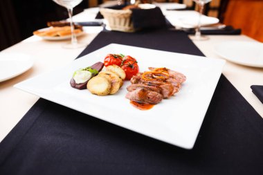 armut ile kızarmış ördek