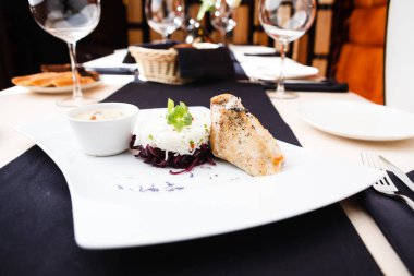 pilavlı tavuk göğsü