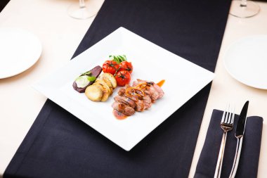 armut ile kızarmış ördek