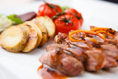 armut ile kızarmış ördek