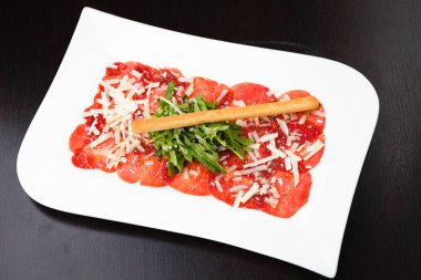Et carpaccio Parmesan ile
