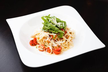 Klasik tavuk makarna