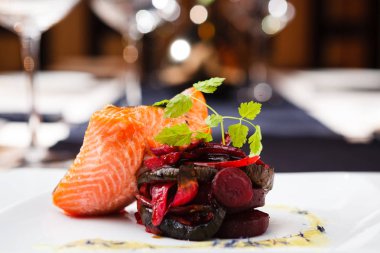 Sebze ile füme alabalık