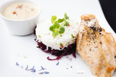 pilavlı tavuk göğsü