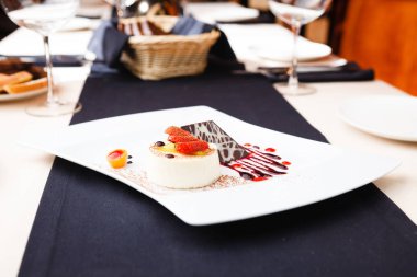 Panna cotta tatlı