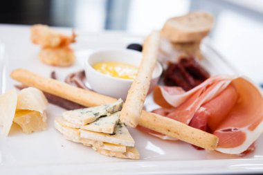 Jambon ile tapas tabağı