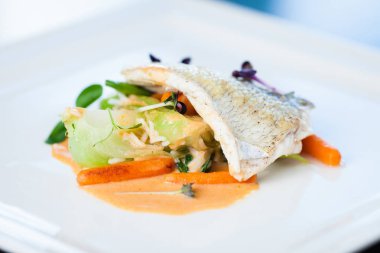 Kızarmış alabalık filetosu