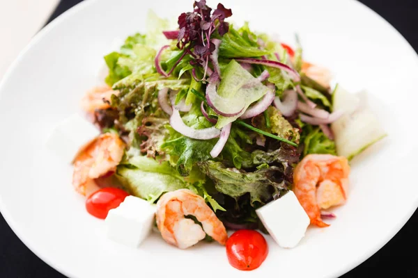 Ensalada griega con camarones — Foto de Stock