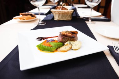 Patates ile Dana fileto