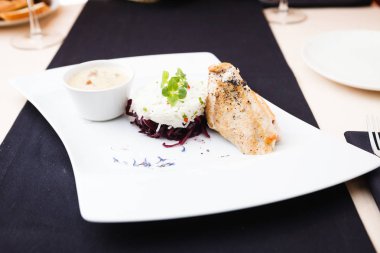 pilavlı tavuk göğsü