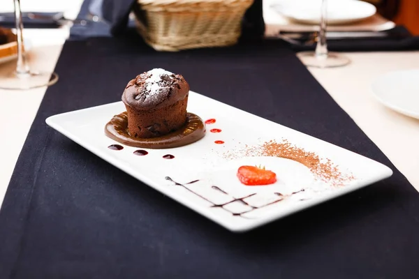 Fondant de chocolate en un plato — Foto de Stock