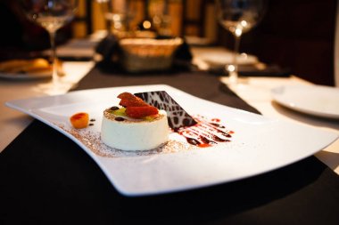 Panna cotta tatlı