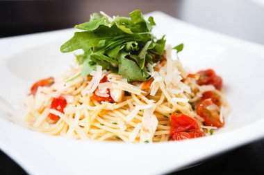 Klasik tavuk makarna