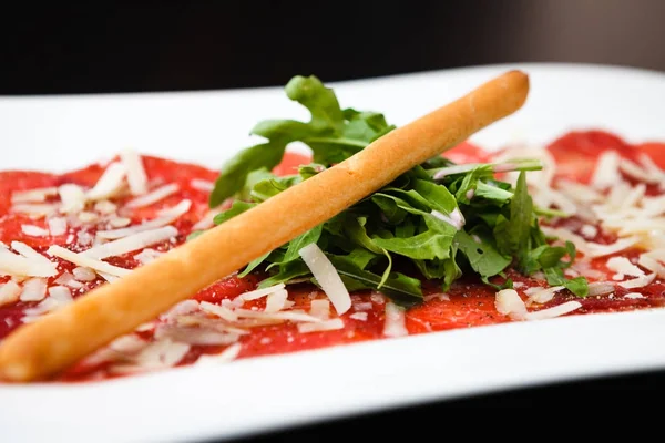 Fleisch-Carpaccio mit Parmesan — Stockfoto