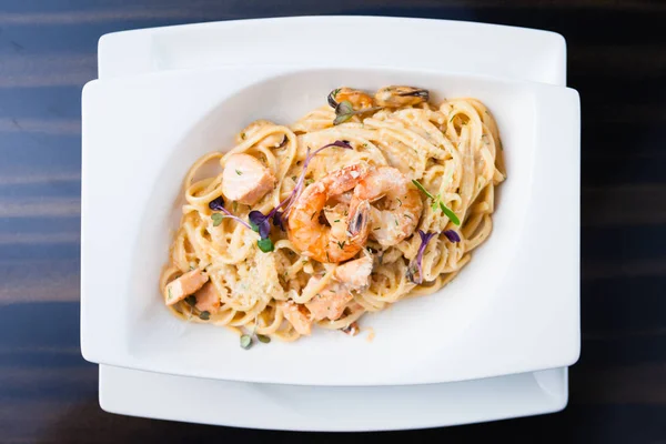 Creamy seafood pasta — Stock Photo, Image